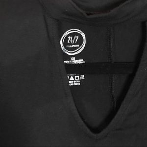 DRESS W/ CUTOUT NECK